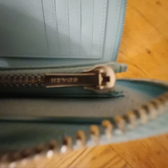 COACH MEDIUM ZIP AROUND WALLET - Picture 5 of 10